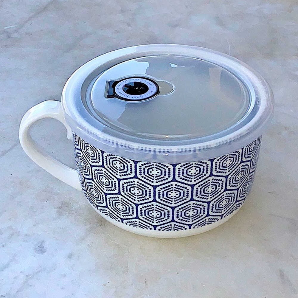 CIROA MUST HAVES MICROWAVE SOUP MUG BOWL NEW BLUE WHITE 5 INCH